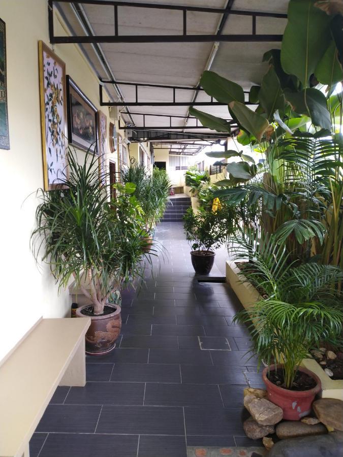 Check Inn Johor Bahru Extérieur photo