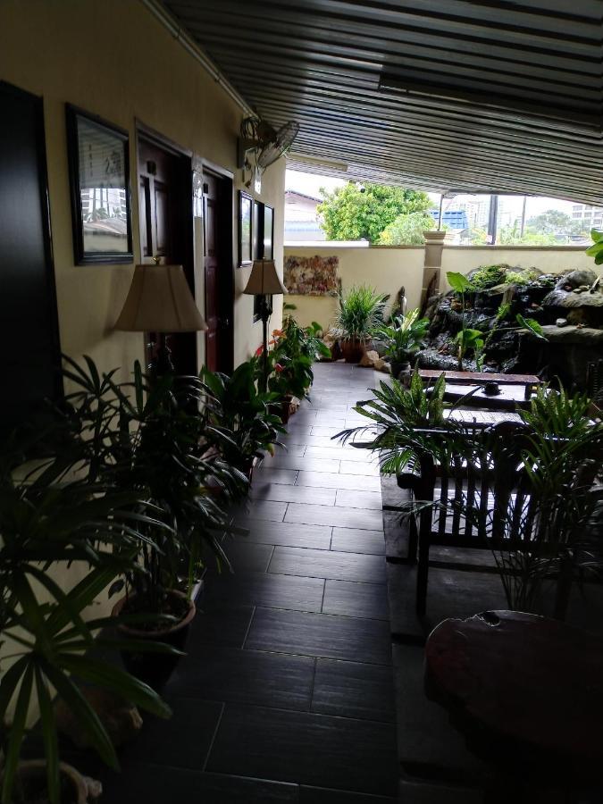 Check Inn Johor Bahru Extérieur photo